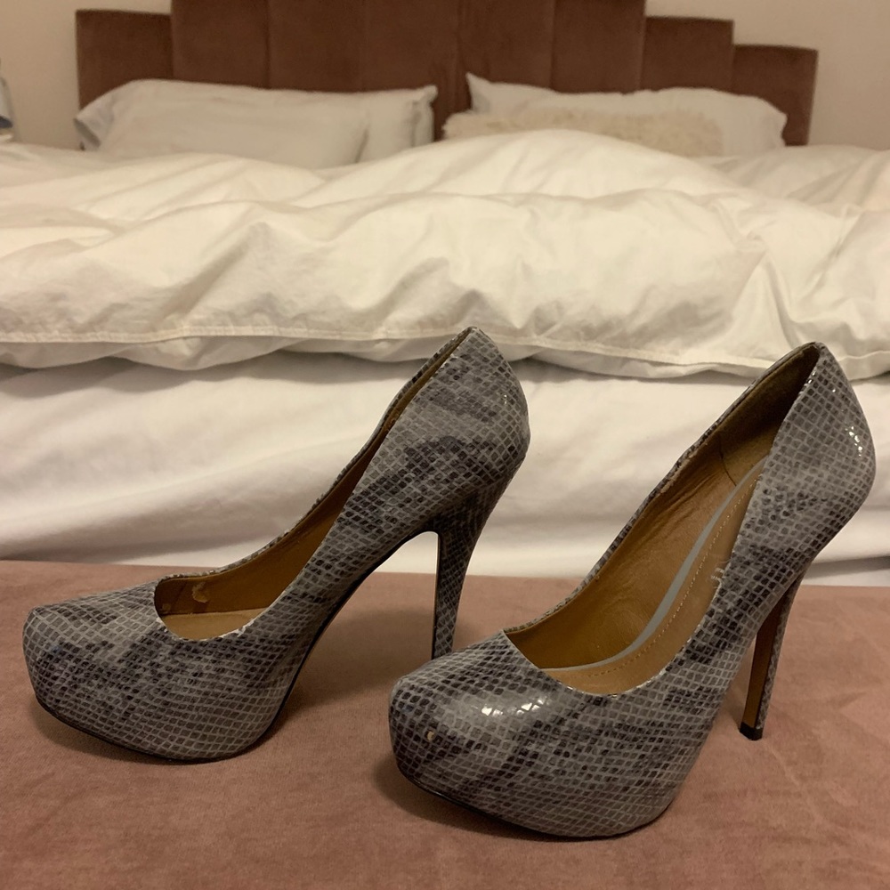 Snake Print Heels Size 6 With Matching Clutch - image 2